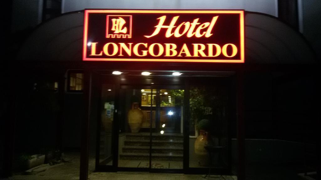 Hotel Longobardo Trezzo sullʼAdda Exterior foto