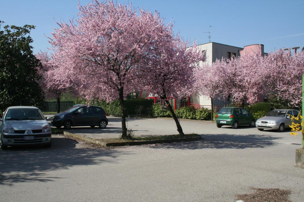 Hotel Longobardo Trezzo sullʼAdda Exterior foto